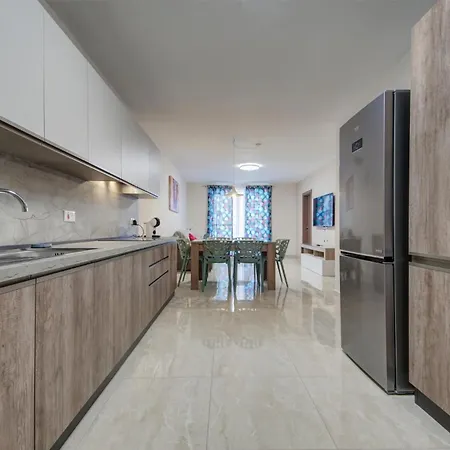 Cosy 3br With Private Terrace In By 360 Estates Apartment