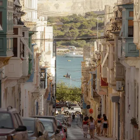 Cosy 3br With Private Terrace In By 360 Estates *